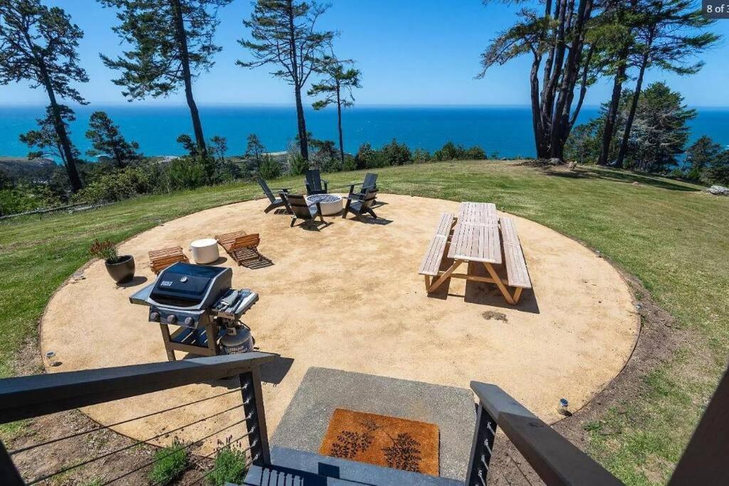 Driftwood Lodge ~ 5 Bedroom / 7 Bath ~ 30-Acre Private Estate On Hwy 1 ~ Hot Tub ~ Oceanview ~ Reunions & Retreats Walsh Landing Exterior foto