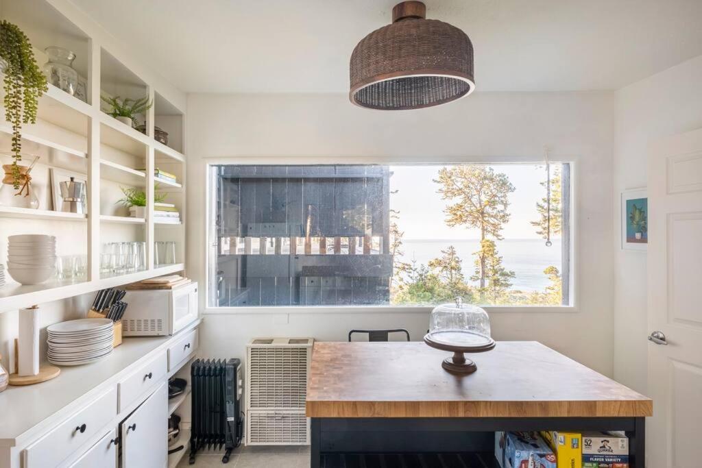 Driftwood Lodge ~ 5 Bedroom / 7 Bath ~ 30-Acre Private Estate On Hwy 1 ~ Hot Tub ~ Oceanview ~ Reunions & Retreats Walsh Landing Exterior foto